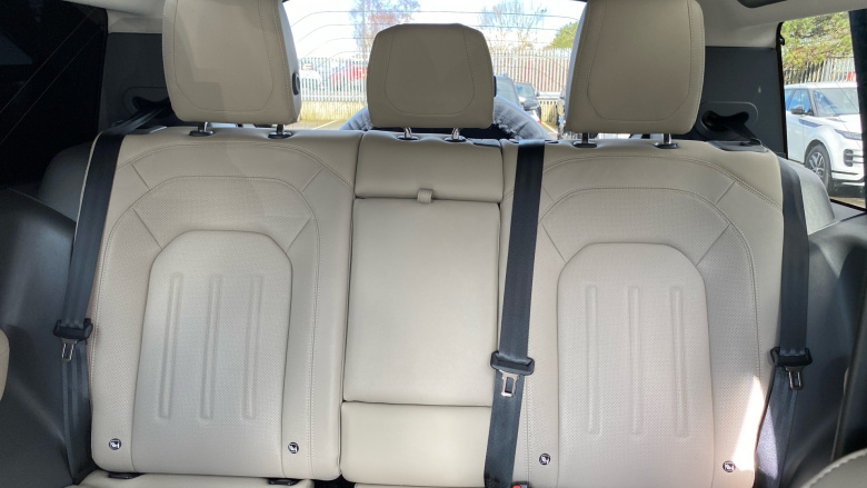 Land Rover Defender 3.0 D250 SE 90 3dr Auto Diesel Estate